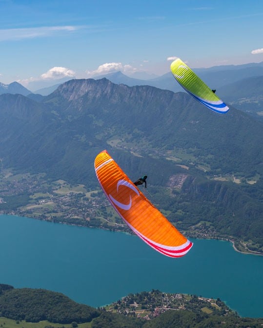 Savage Fire et Earth au dessus du lac d'Annecy
