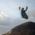 Photo en vol de la sellette Supair EVO LITE 2 avec son module speedbag